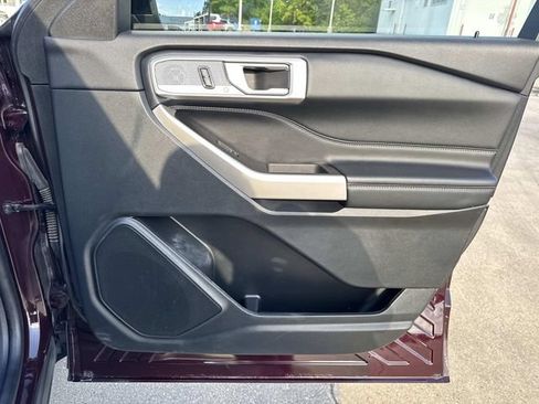 Used 2023 Ford Explorer Limited w/ Equipment Group 301A AWD/4WD image 17