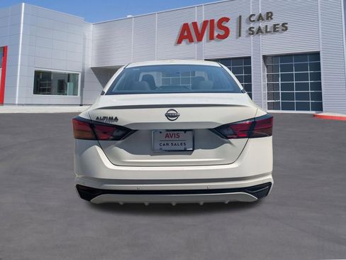 Used 2025 Nissan Altima 2.5 SV FWD image 7