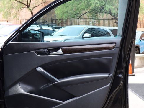 Used 2015 Volkswagen Passat TDI SEL Premium FWD image 33