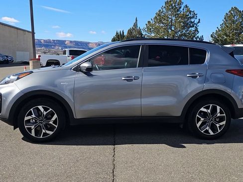Used 2022 Kia Sportage EX AWD/4WD image 5