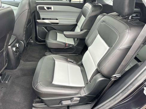Used 2023 Ford Explorer XLT w/ Equipment Group 202A AWD/4WD image 11