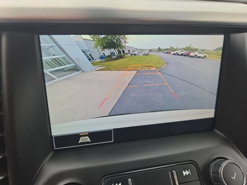 Certified 2023 GMC Acadia SLE w/ Driver Convenience Package AWD/4WD image 19