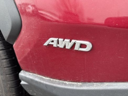 Used 2019 Toyota RAV4 LE w/ Carpet Mat Package image 7