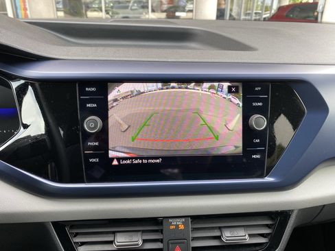 Used 2023 Volkswagen Taos SE FWD image 4