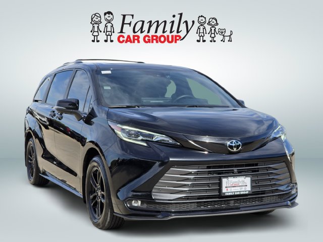 Used 2026 Toyota Sienna Platinum AWD/4WD image 2