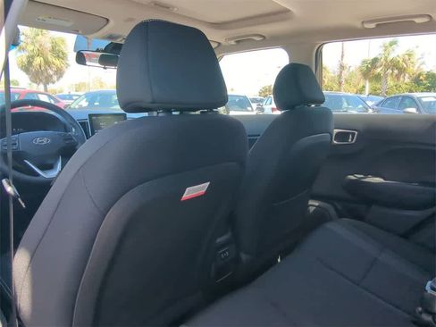 New 2025 Hyundai Venue SEL image 18