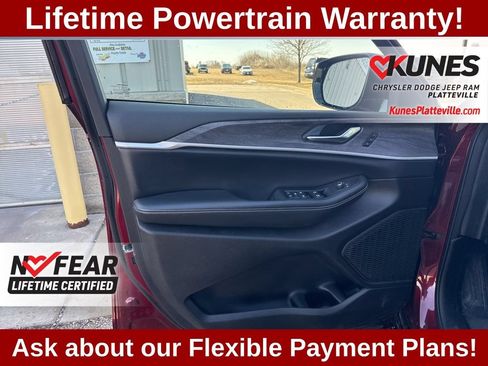 Used 2024 Jeep Grand Cherokee Limited AWD/4WD image 12
