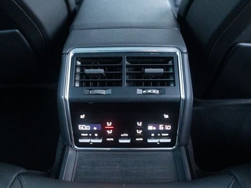 Used 2023 Porsche Panamera 4 Platinum Edition image 31