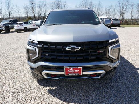 New 2026 Chevrolet Suburban Z71 w/ Z71 Off-Road Package AWD/4WD image 8