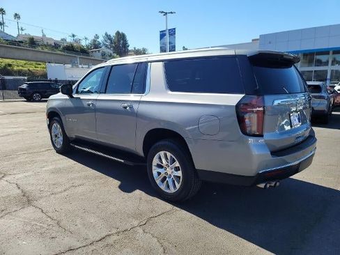 Used 2024 Chevrolet Suburban Premier RWD image 6