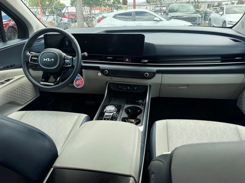 Certified 2025 Kia Carnival EX FWD image 5