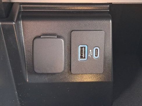 Certified 2023 Ford Explorer XLT w/ Equipment Group 202A AWD/4WD image 24
