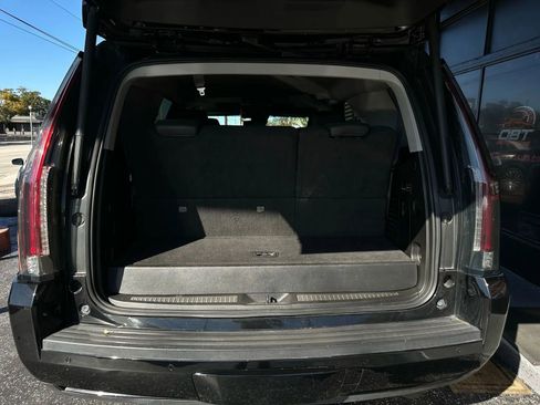 Used 2015 Cadillac Escalade Luxury image 11