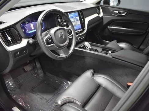 Used 2022 Volvo XC60 B5 Inscription w/ Climate Package image 4