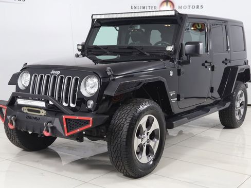 Used 2017 Jeep Wrangler Unlimited Sahara w/ Connectivity Group image 5