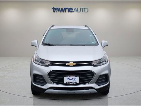 Used 2020 Chevrolet Trax LT w/ LT Convenience Package image 8