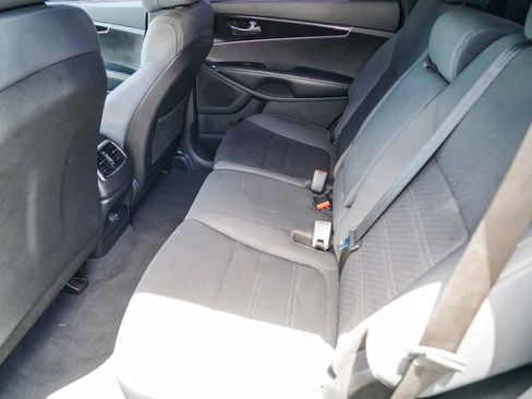 Used 2017 Kia Sorento L FWD image 18
