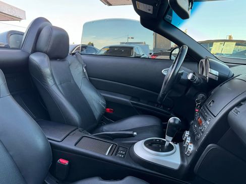 Used 2007 Nissan 350Z Touring RWD image 24