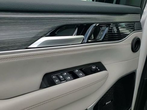 Certified 2024 Jeep Wagoneer Series III w/ Premium Group I AWD/4WD image 24