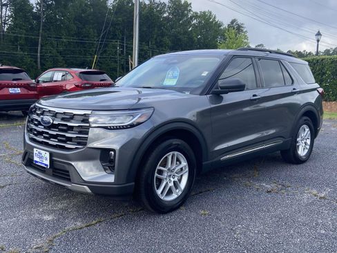 Used 2025 Ford Explorer Active w/ Active Comfort Package RWD image 7