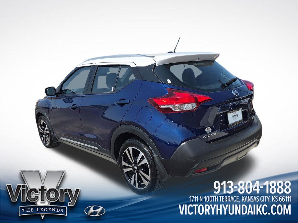 Used 2019 Nissan Kicks SR FWD image 3