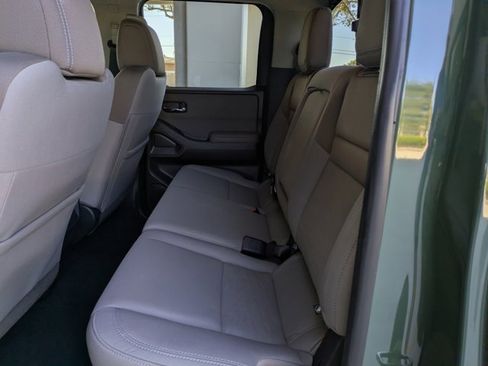 Used 2022 Nissan Frontier SV image 18