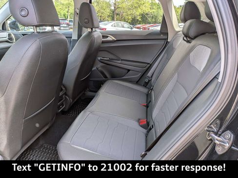 Used 2025 Volkswagen Taos SE FWD image 16