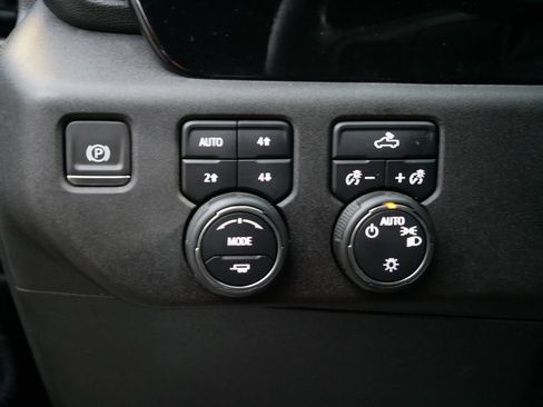 Used 2024 Chevrolet Silverado 1500 LT image 16