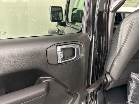 New 2026 Jeep Gladiator Sport AWD/4WD image 12
