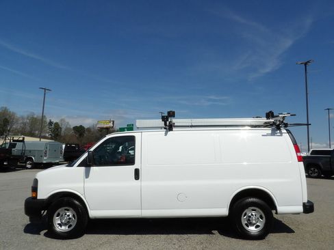 Used 2021 Chevrolet Express 3500 w/ Driver Convenience Package image 60