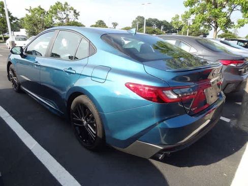 Used 2025 Toyota Camry SE FWD image 4