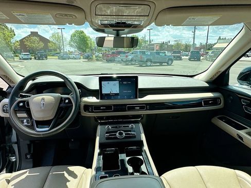 Used 2022 Lincoln Aviator Reserve RWD image 3