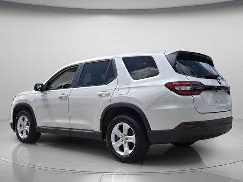 Used 2023 Honda Pilot LX image 8