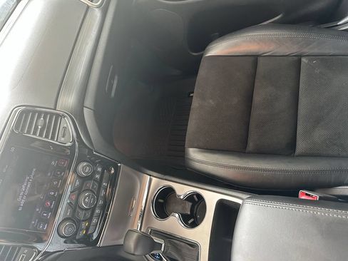Used 2019 Jeep Grand Cherokee Laredo w/ Laredo X Package RWD image 23