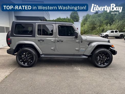 Used 2023 Jeep Wrangler Unlimited Sahara w/ Cold Weather Group AWD/4WD image 7