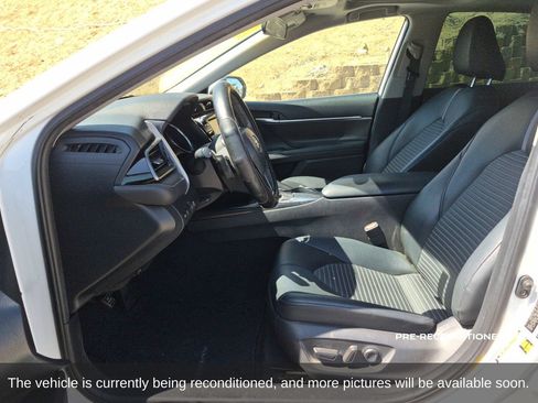 Used 2019 Toyota Camry SE w/ Carpet Mat Package FWD image 11