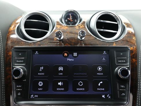 Used 2017 Bentley Bentayga AWD/4WD image 40