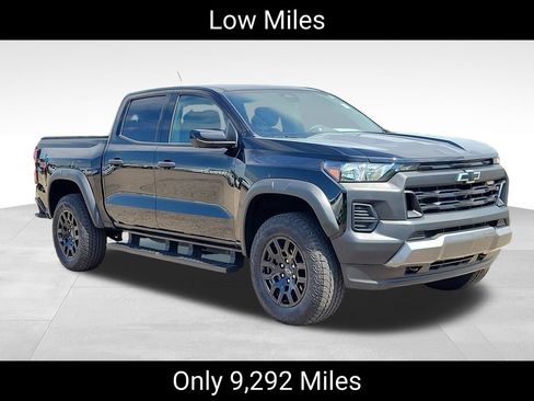 Used 2024 Chevrolet Colorado Trail Boss w/ Technology Package AWD/4WD image 2