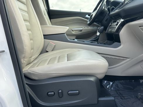 Used 2017 Ford Escape Titanium image 16