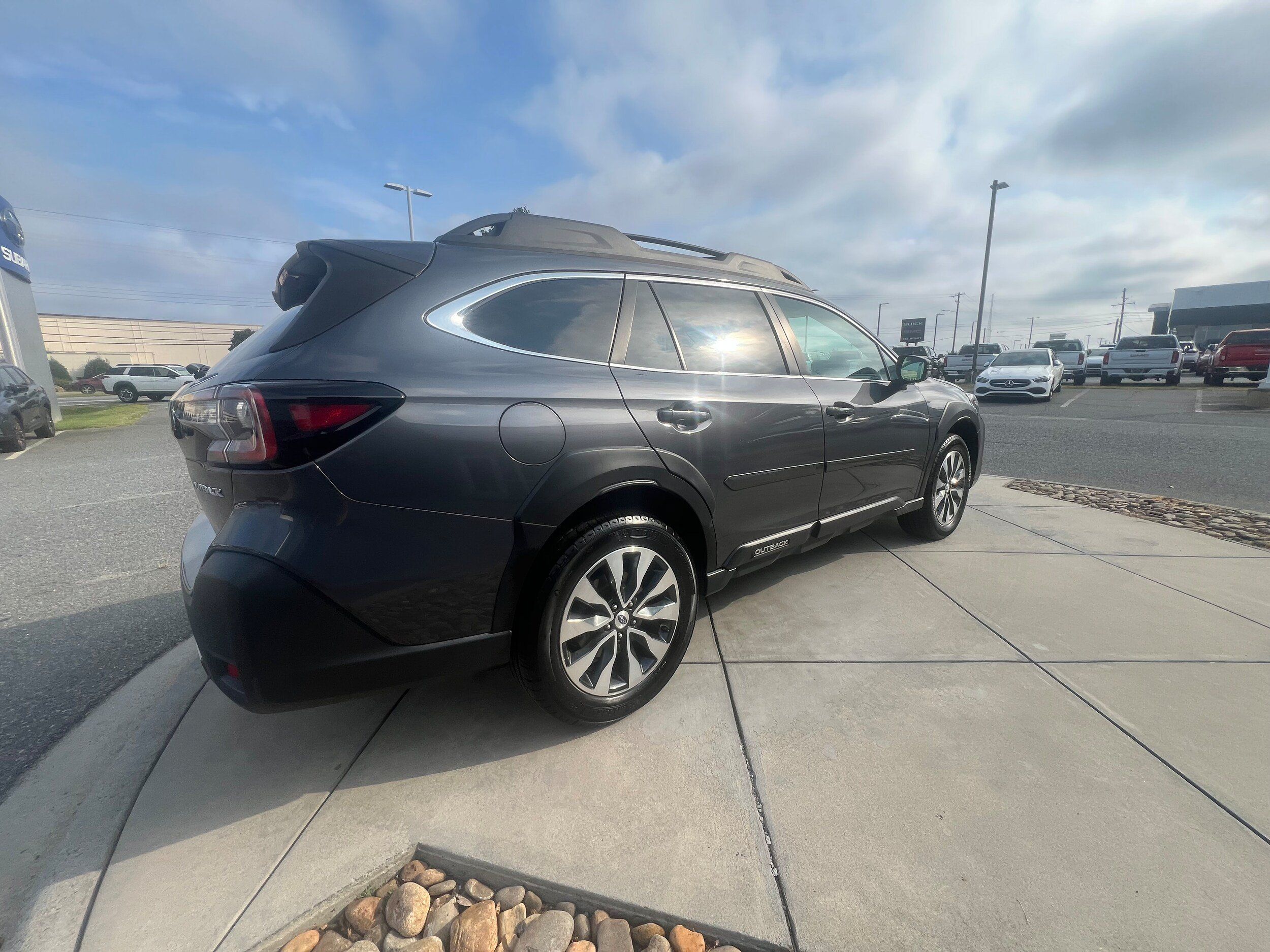 Used 2023 Subaru Outback Limited AWD/4WD image 4