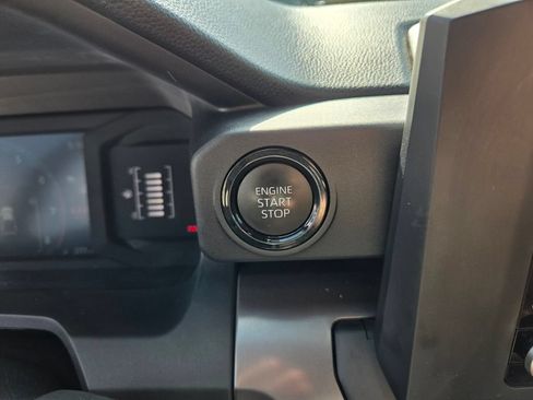 Used 2025 Toyota Tacoma SR5 AWD/4WD image 29