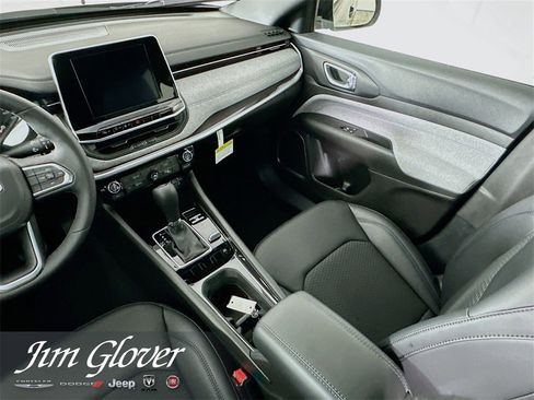 New 2026 Jeep Compass Latitude image 19