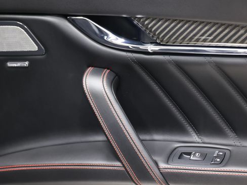 Used 2022 Maserati Quattroporte Trofeo RWD image 71