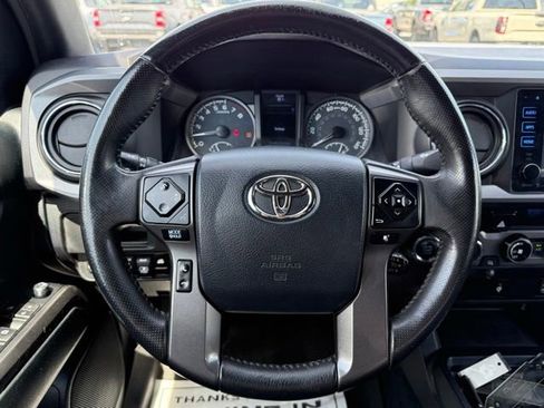 Used 2017 Toyota Tacoma TRD Off-Road AWD/4WD image 19
