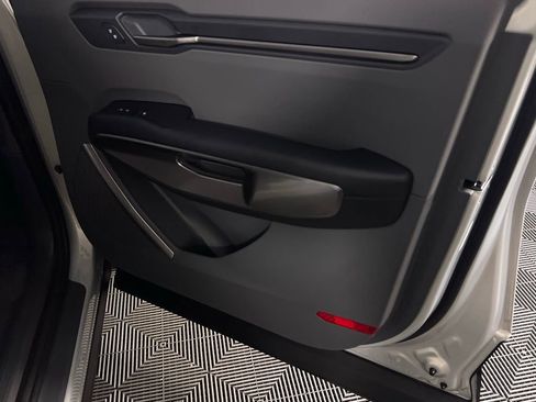 Used 2024 Kia EV9 Wind image 35