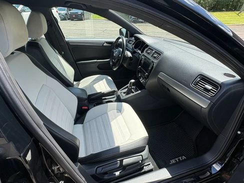 Used 2016 Volkswagen Jetta Sport FWD image 31