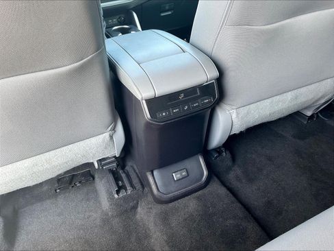 Used 2023 Toyota Highlander LE FWD image 10