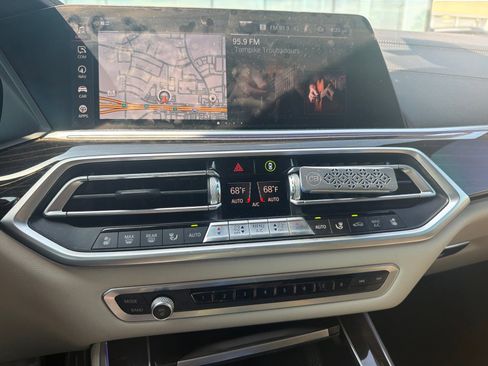 Used 2021 BMW X5 xDrive40i w/ M Sport Package AWD/4WD image 14