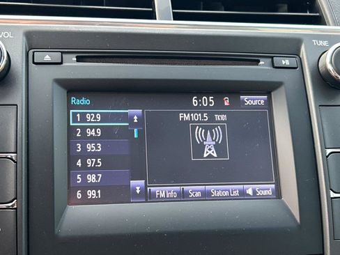 Used 2017 Toyota Camry LE FWD image 19
