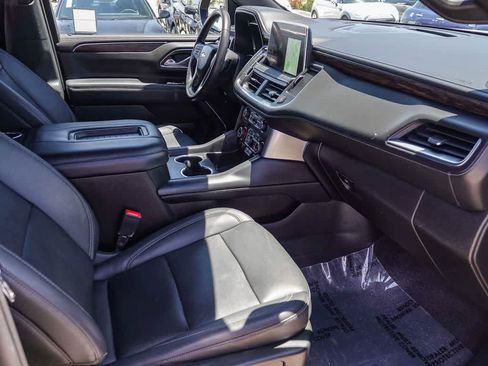 Used 2022 Chevrolet Suburban LT RWD image 15